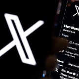 M. Musk a répondu que l'entreprise "s'orientait vers un petit paiement mensuel pour l'utilisation du système X". (EPA/ETIENNE LAURENT)